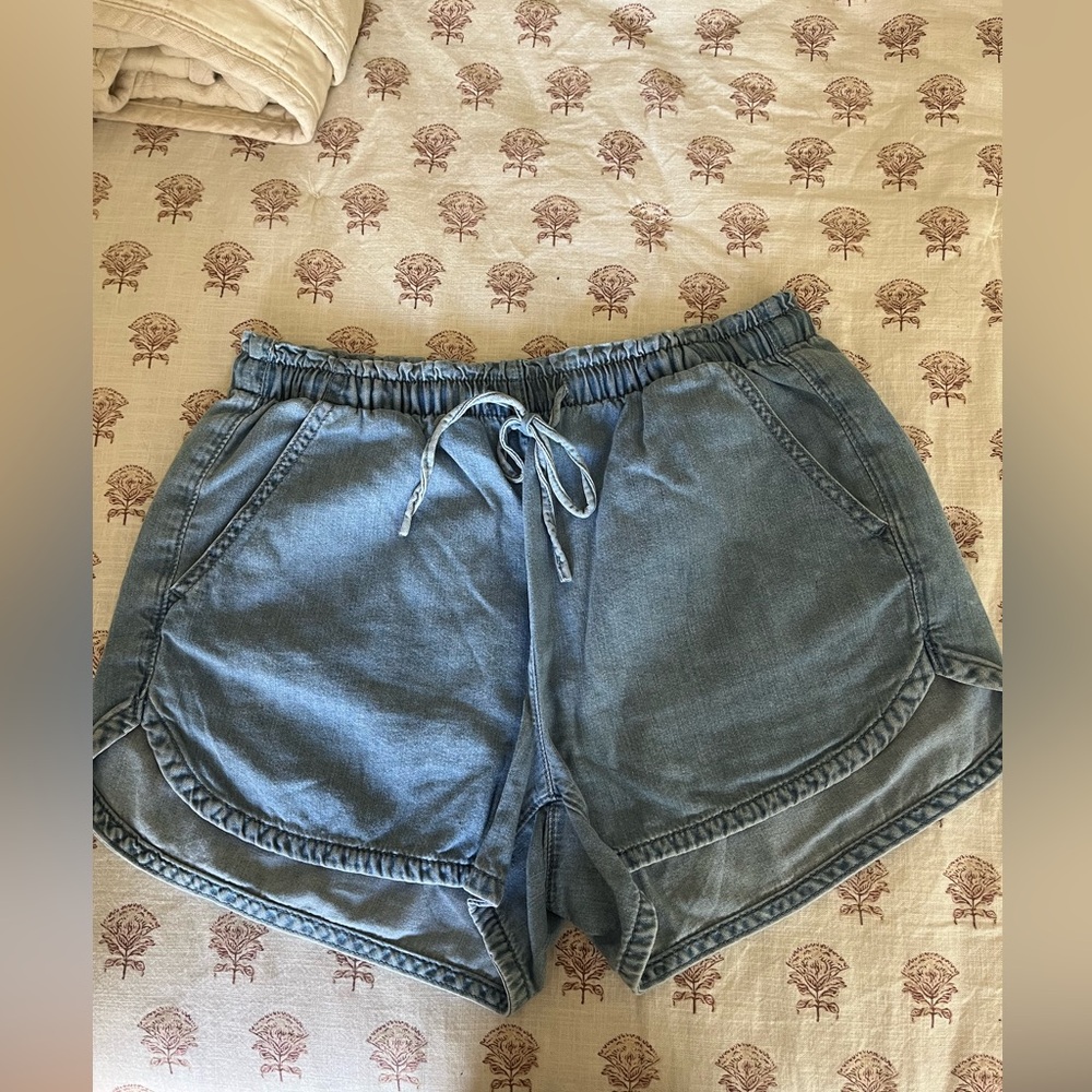 American eagle shorts, small, only worn a few times